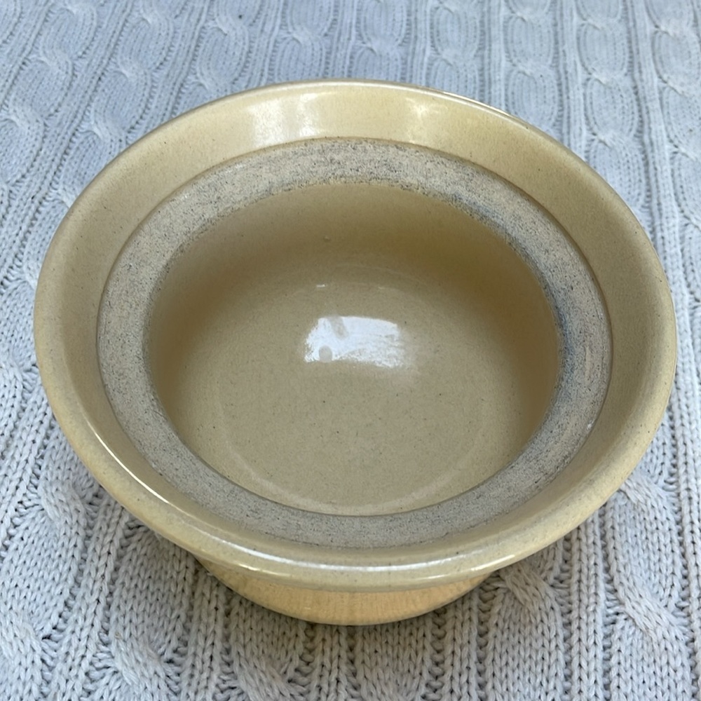 VTG Robinson Ransbottom Rabbit Feeder 6.5” Roseville, OH tan ceramic heavy